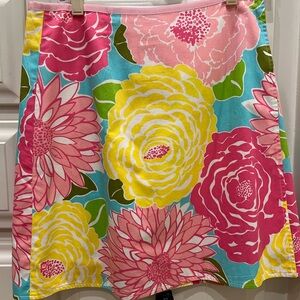 Lily Pulitzer reversible skirt
Excellent, like-new condition
Size 6